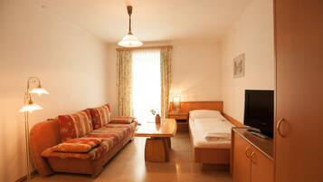 Klassieke eenpersoonskamer | Een bureau, geluiddichte muren, extra bedden (toeslag), gratis wifi