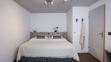 Standard Double Room | Minibar, in-room safe, desk, iron/ironing board