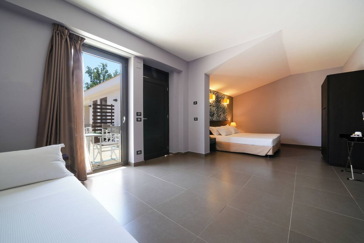 pillow-top beds, minibar, in-room safe, desk