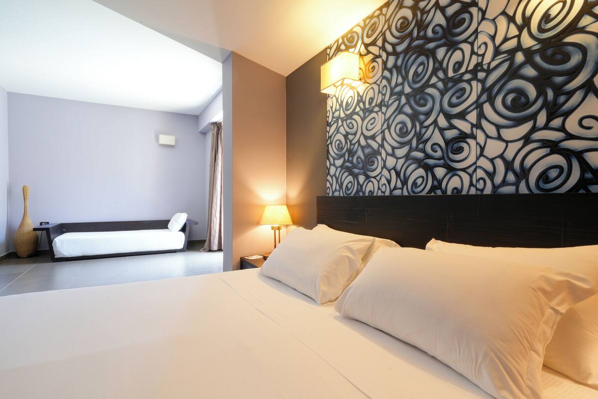 pillow-top beds, minibar, in-room safe, desk