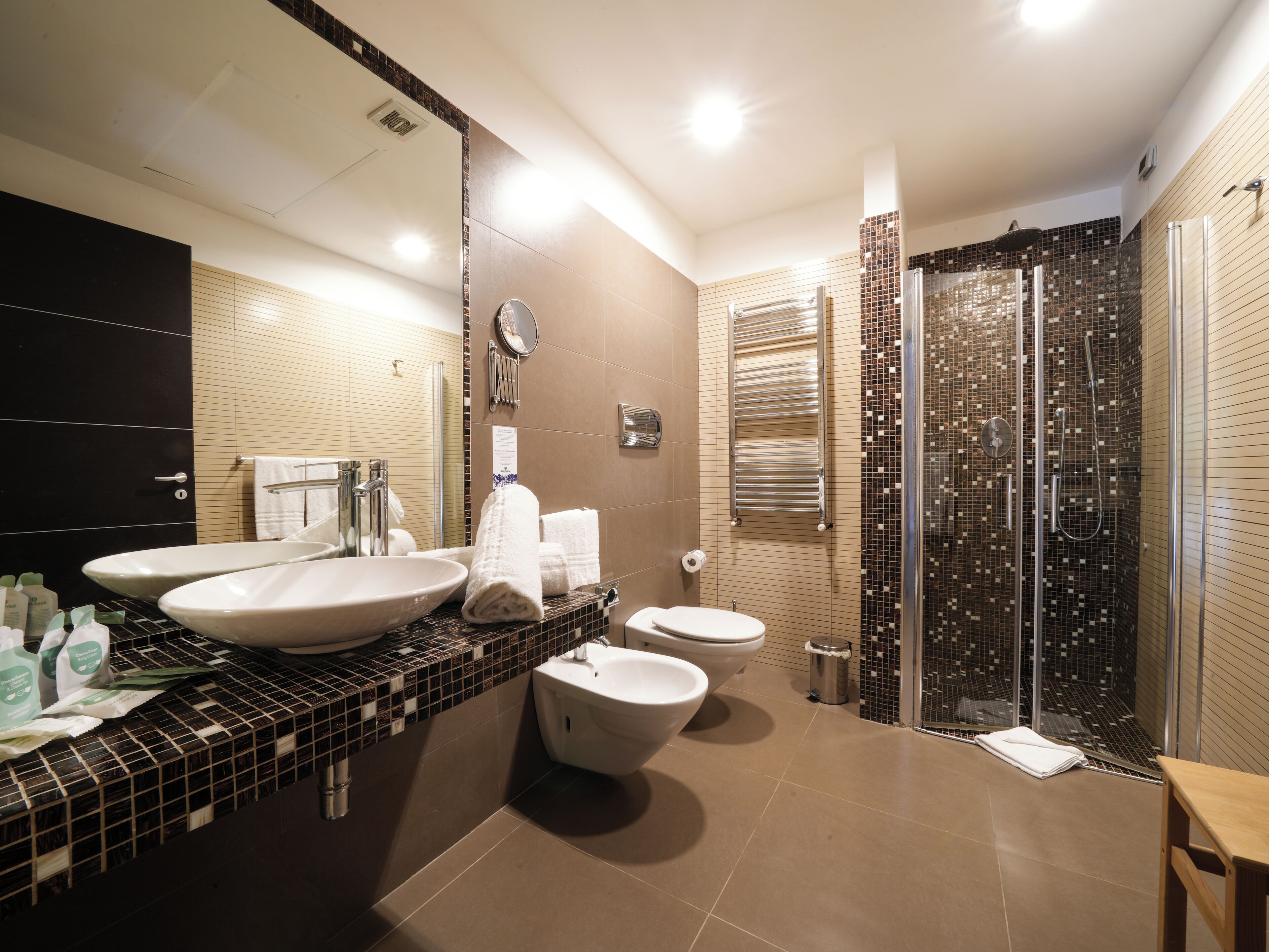 triple room (for 2 adult and 1 child max 7 years ) | bathroom | shower, free toiletries, hair dryer, bidet