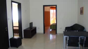 標準公寓, 2 間臥室 | 客廳 | 32 吋平面電視連有線電視頻道、電視