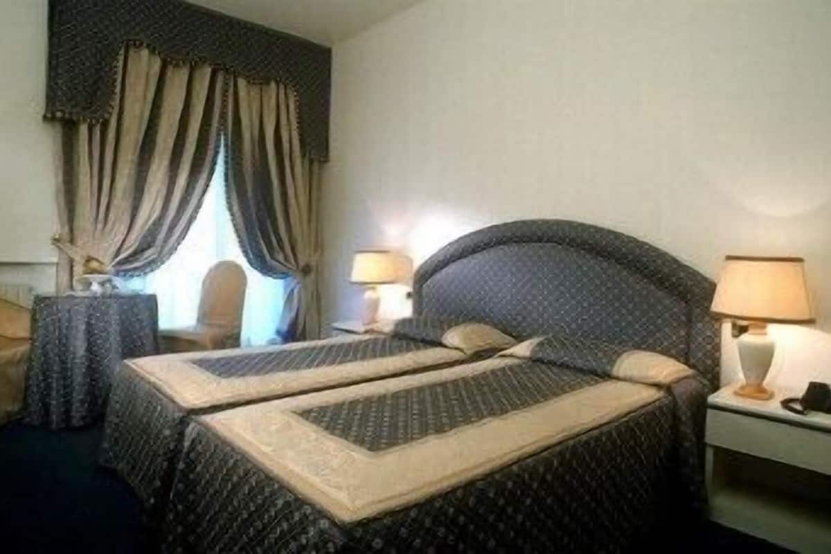 minibar, in-room safe, desk, soundproofing