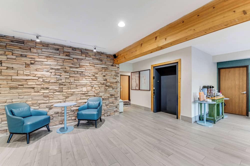 luxury hotels in Robins