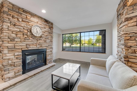 Hall. Comfort Inn & Suites Weston - Wausau