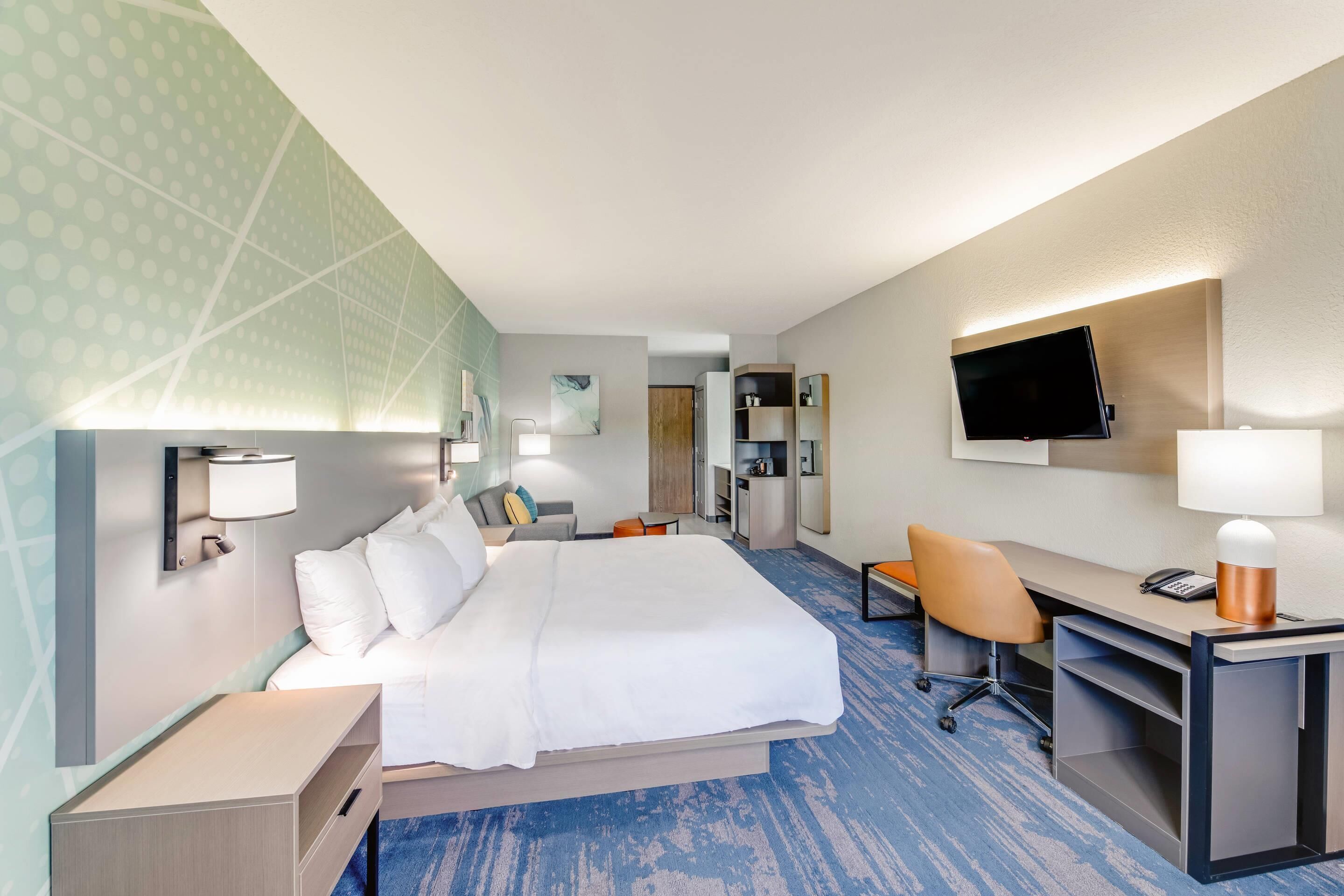 Schreibtisch, laptopgeeigneter Arbeitsplatz, Verdunkelungsvorhänge