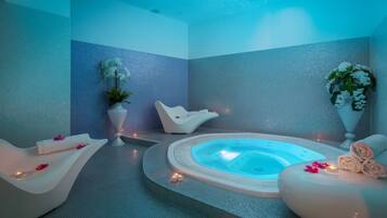 Sauna, hot tub