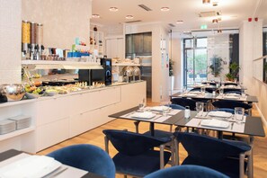 Desayuno bufé gratuito y diario