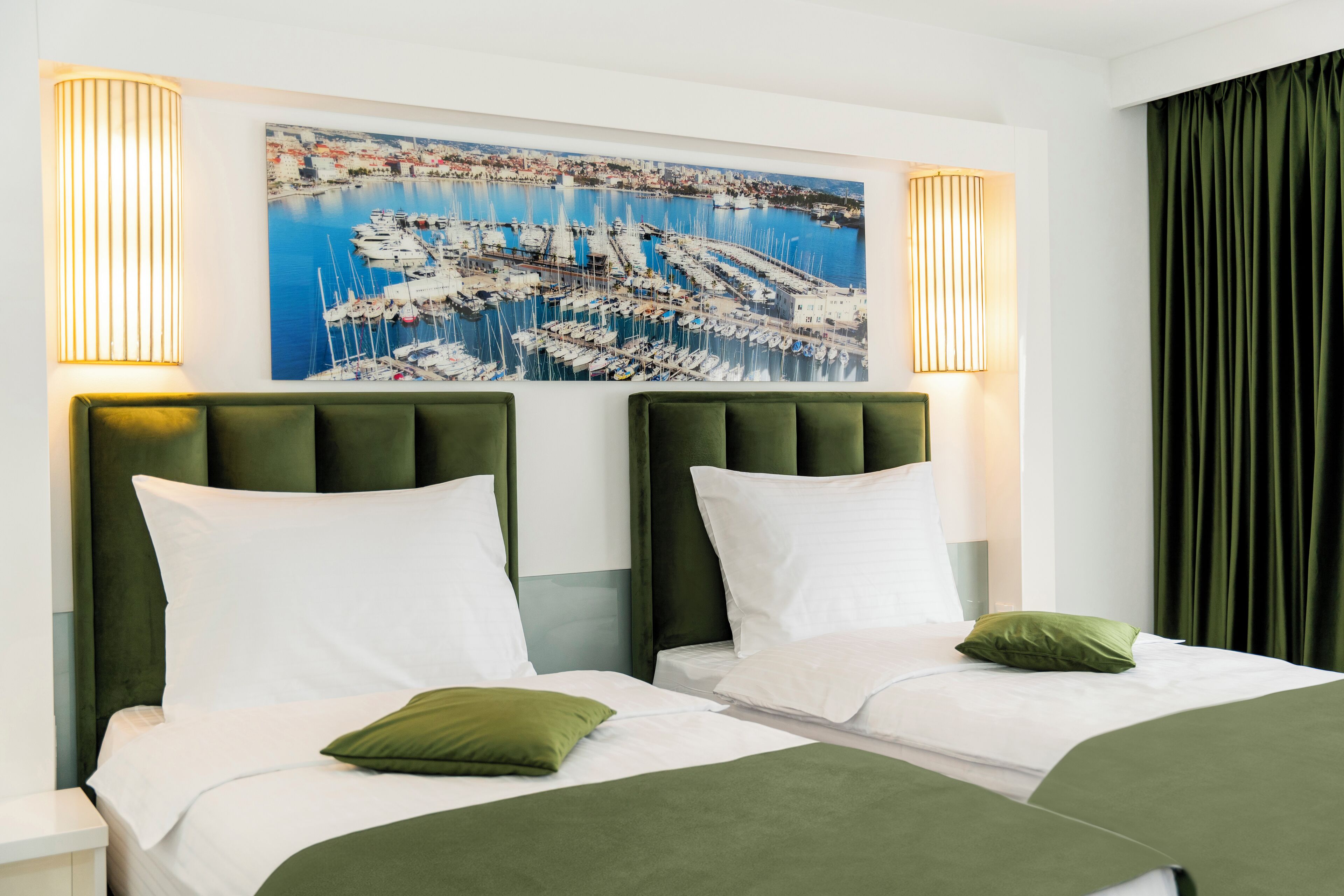 Suite | Biancheria da letto di alta qualità, cassaforte in camera, una scrivania