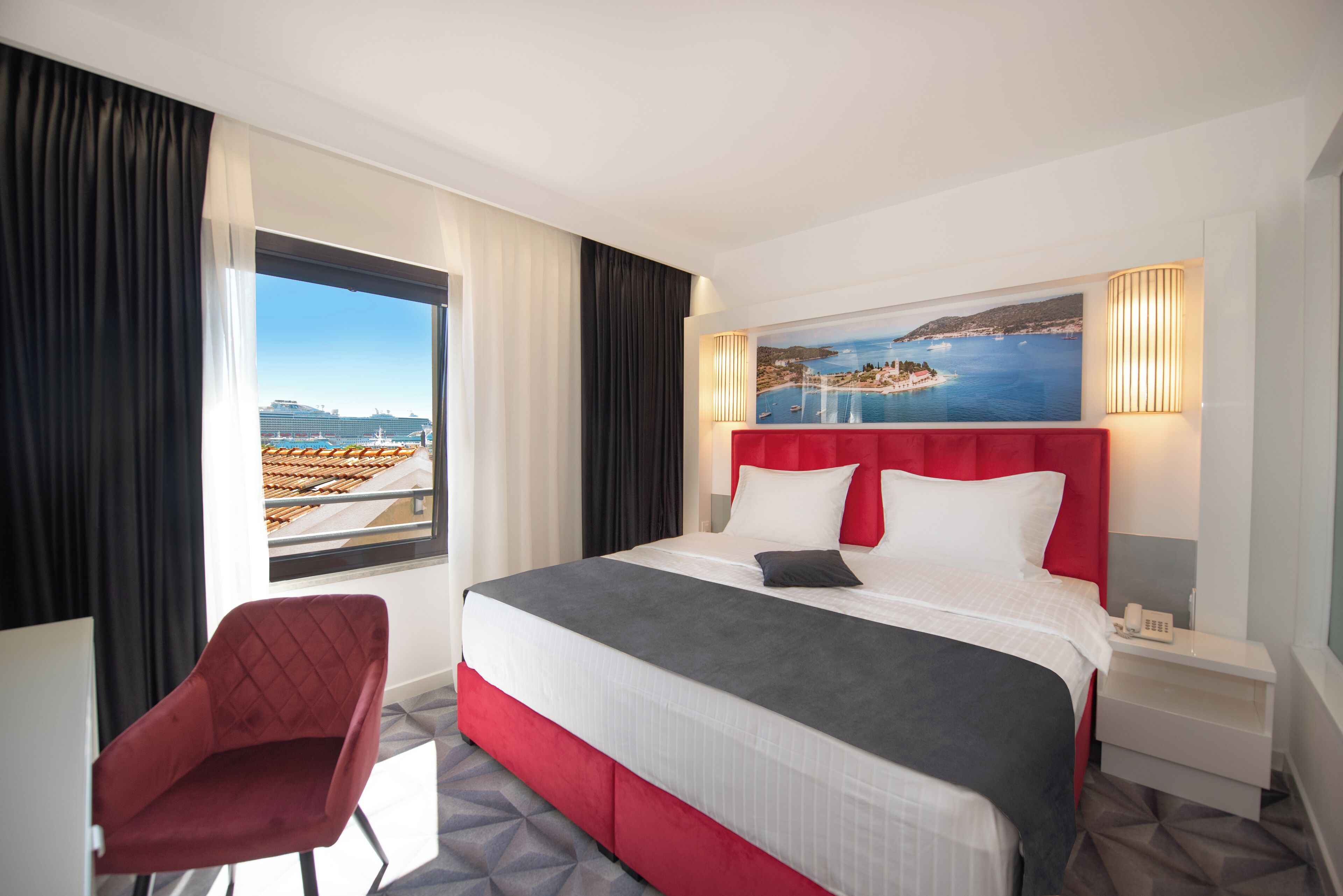 standard double room, partial sea view | 1 bedroom, premium bedding, in-room safe, desk