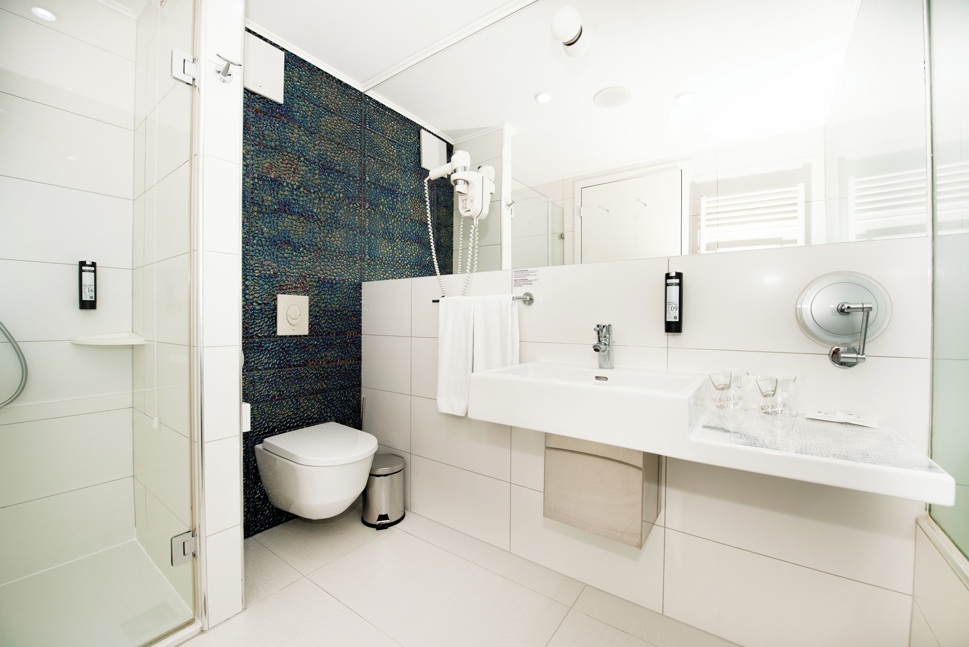 standard single room, 1 queen bed, sea view | bathroom | designer toiletries, hair dryer, bathrobes, slippers