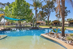 2 piscinas al aire libre