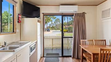 Economy 1 Bedroom Cabin | In-room dining