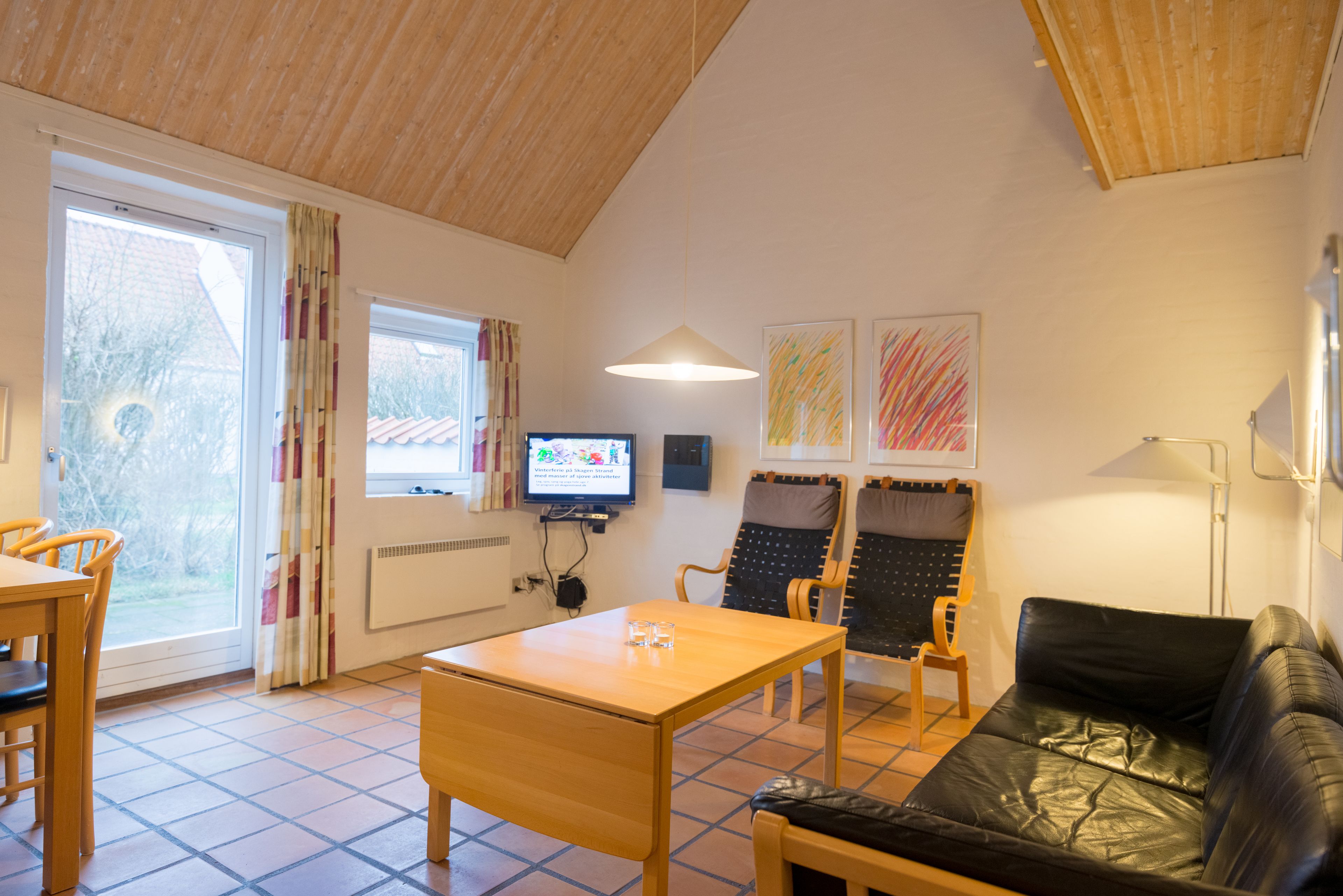 flat-screen tv, dvd player