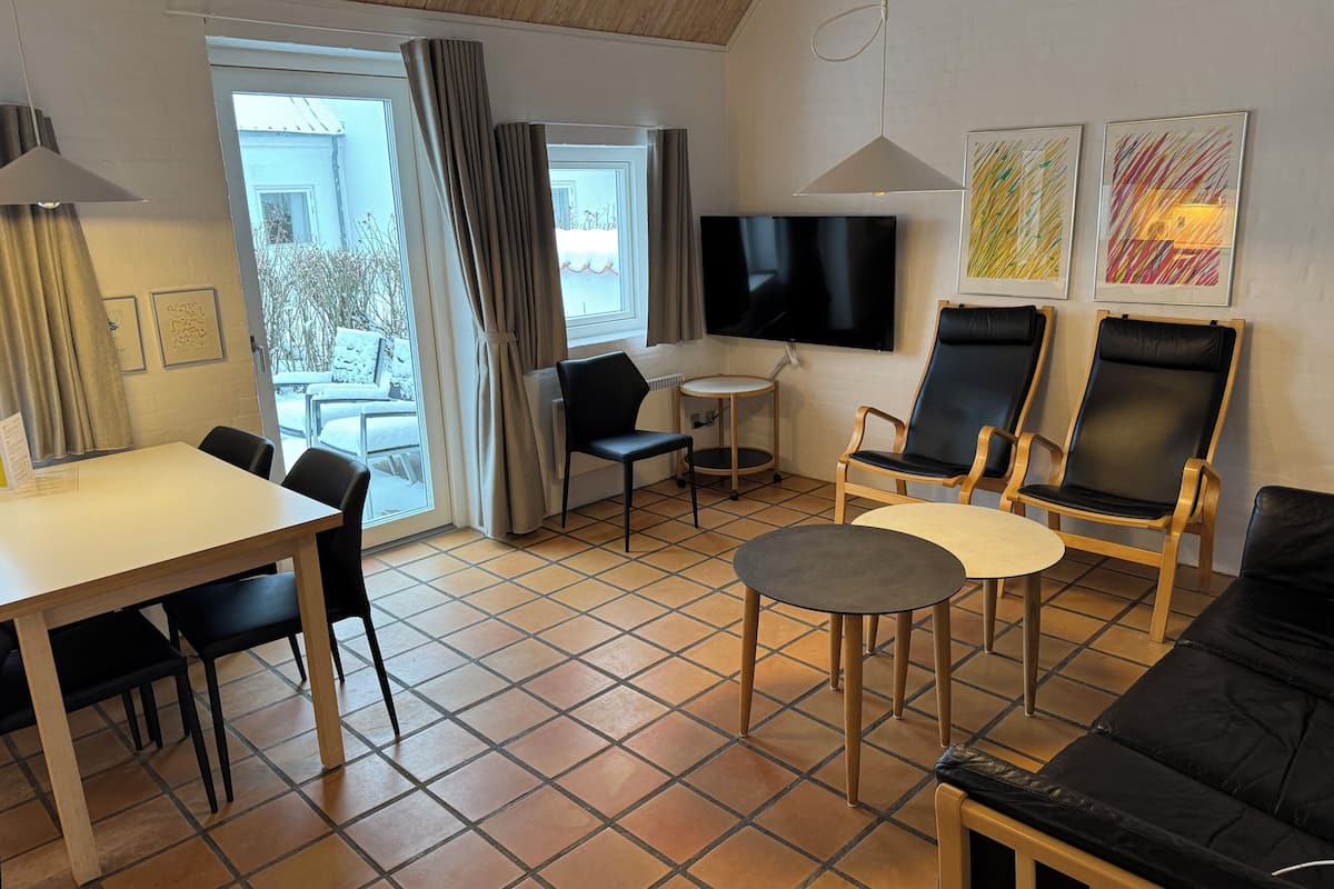 Cottage Standard, 2 camere da letto | Area soggiorno | TV a schermo piatto, lettore DVD