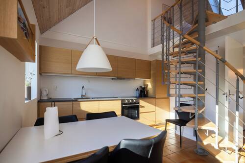 Casa rural Comfort, 2 dormitoris | Cuina privada | Frigorífic gran, microones, forn i placa de cuina