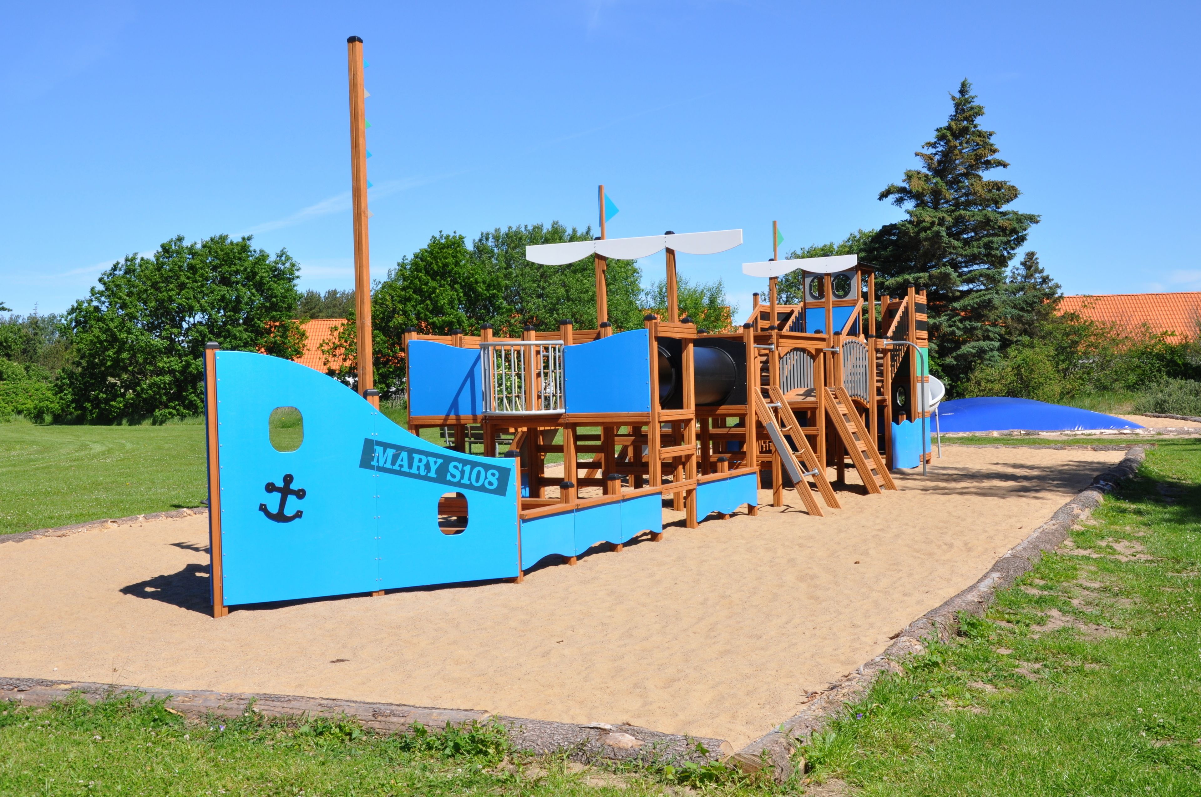children’s play area – outdoor