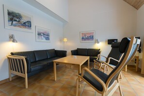 村舍, 2 间卧室 (Linen Excluded) | 共用厨房 | 大冰箱、微波炉、烤箱、炉灶