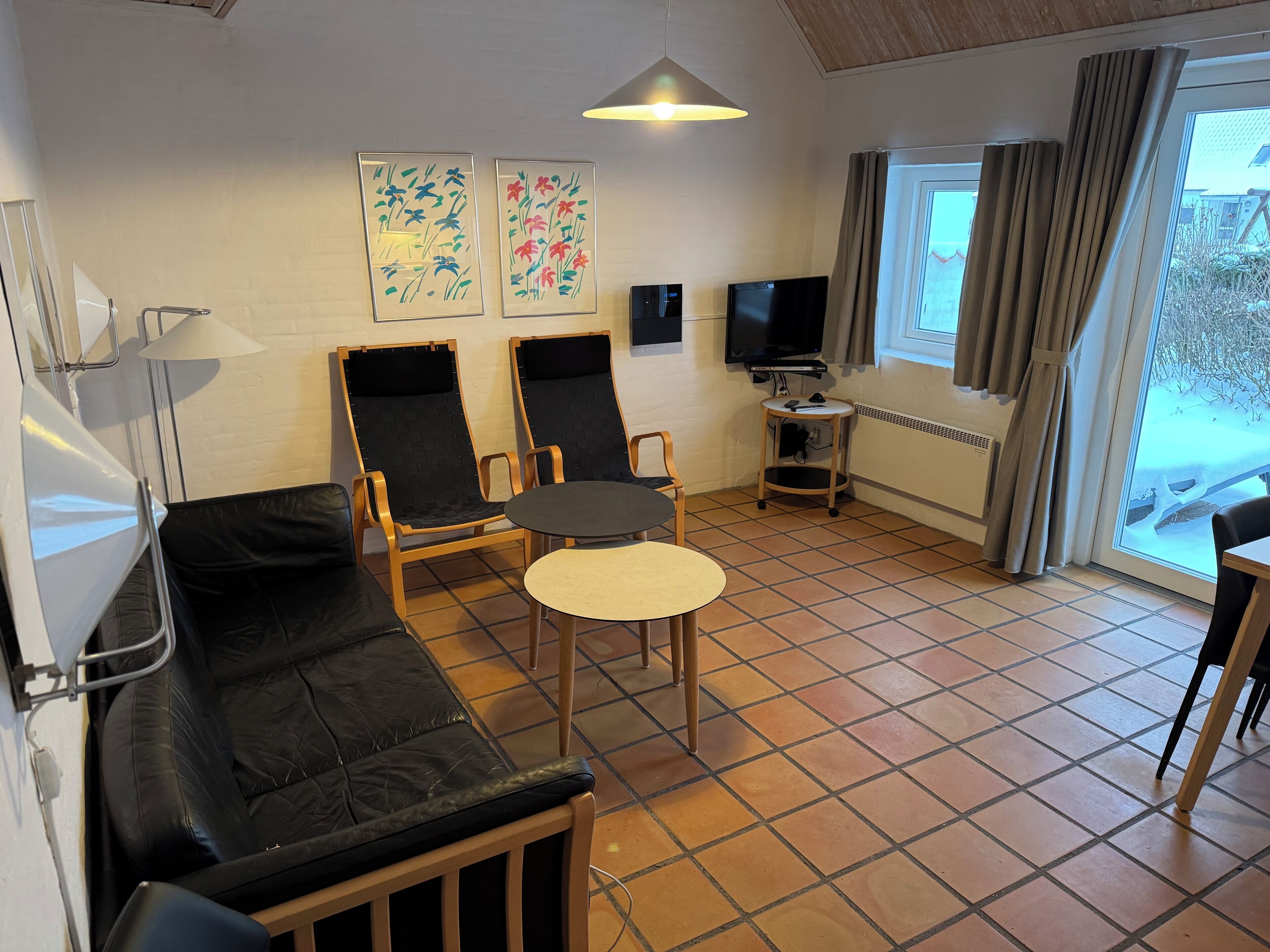 Casa de campo económica, 2 habitaciones | Área de sala de estar | Televisión de pantalla plana y reproductor de DVD 