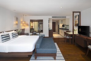 Deluxe Studio | Premium bedding, Select Comfort beds, minibar, in-room safe