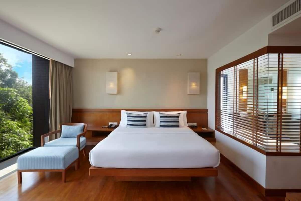 Premium bedding, Select Comfort beds, minibar, in-room safe