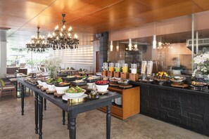 Daily buffet breakfast for a fee