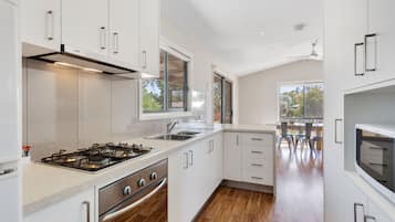 Suite Standard, plusieurs lits, non-fumeur, cuisine (Park View Cabin) | Cuisine privée