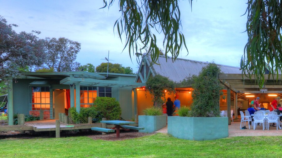 Lake Hume Holiday Park