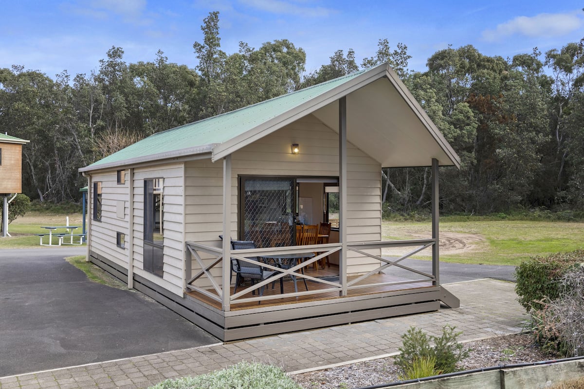 Superior 2 Bedroom Cabin - Sleeps 4 | Terrace/patio