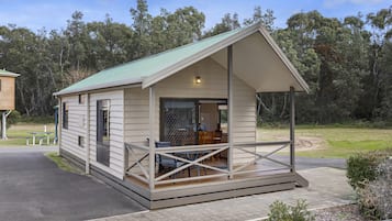 Superior 2 Bedroom Cabin - Sleeps 4 | Terrace/patio