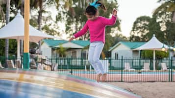 Área de juegos infantiles al aire libre