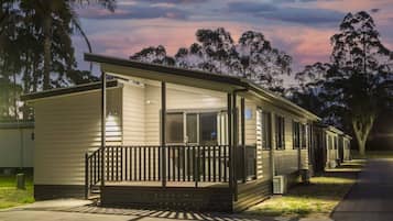Superior 2 Bedroom Cabin - Sleeps 5 | Terrace/patio