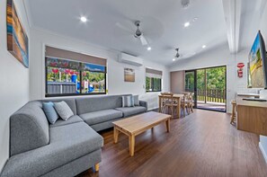 Deluxe 2 Bedroom Cabin - Water Park View | Living area | Flat-screen TV, DVD player - Discovery Parks - Eden (Boydtown)