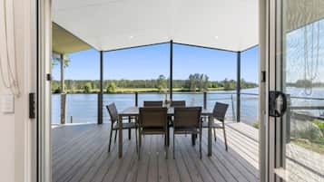 Cabaña Deluxe, 2 habitaciones (Riverfront) | Vistas del balcón