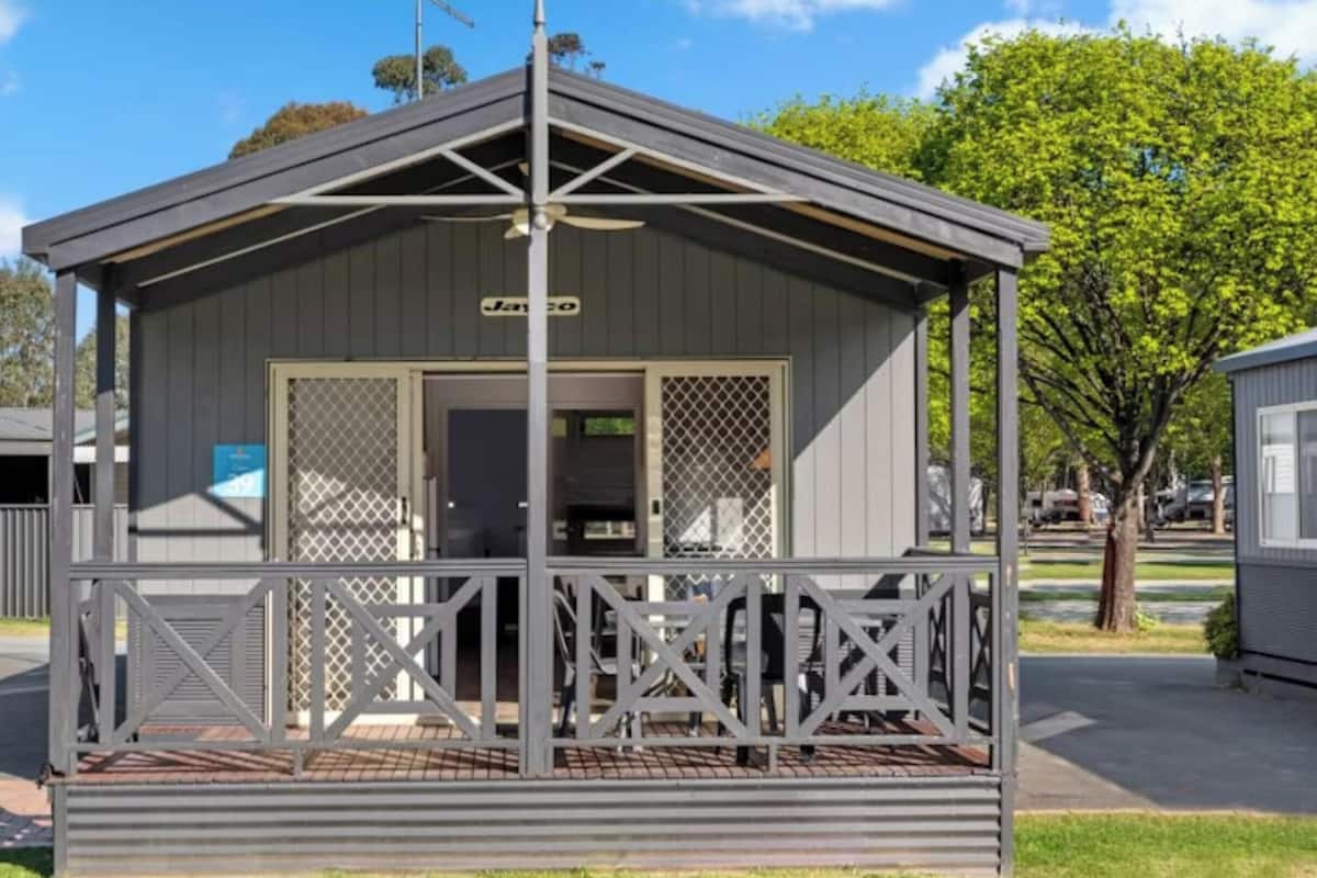Superior 2 Bedroom Cabin - Sleeps 5 | Terrace/patio