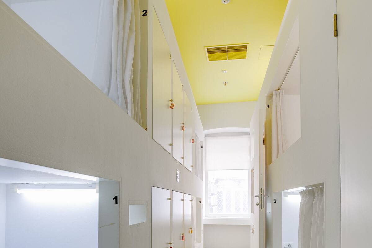 Daunenbettdecken, Zimmersafe, Schreibtisch