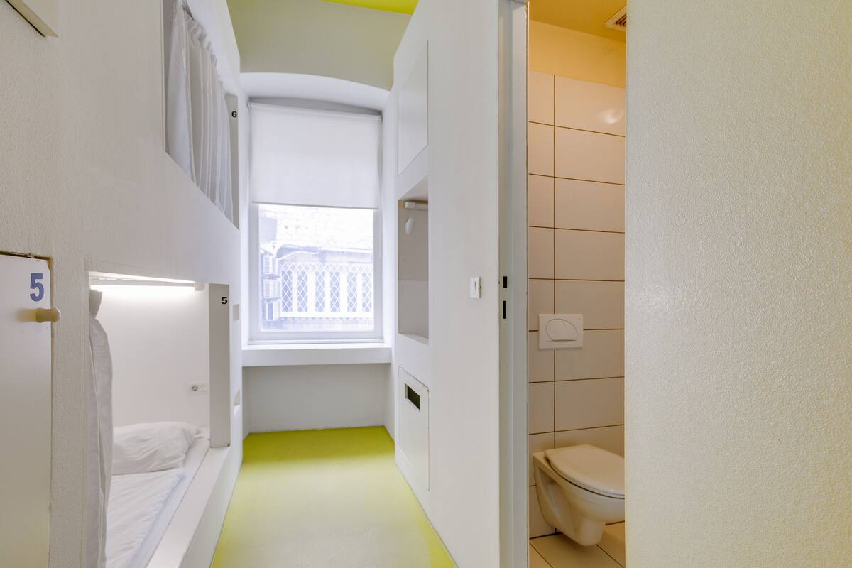 Daunenbettdecken, Zimmersafe, Schreibtisch