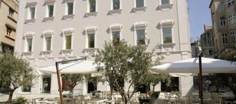 Design Hostel Goli & Bosi