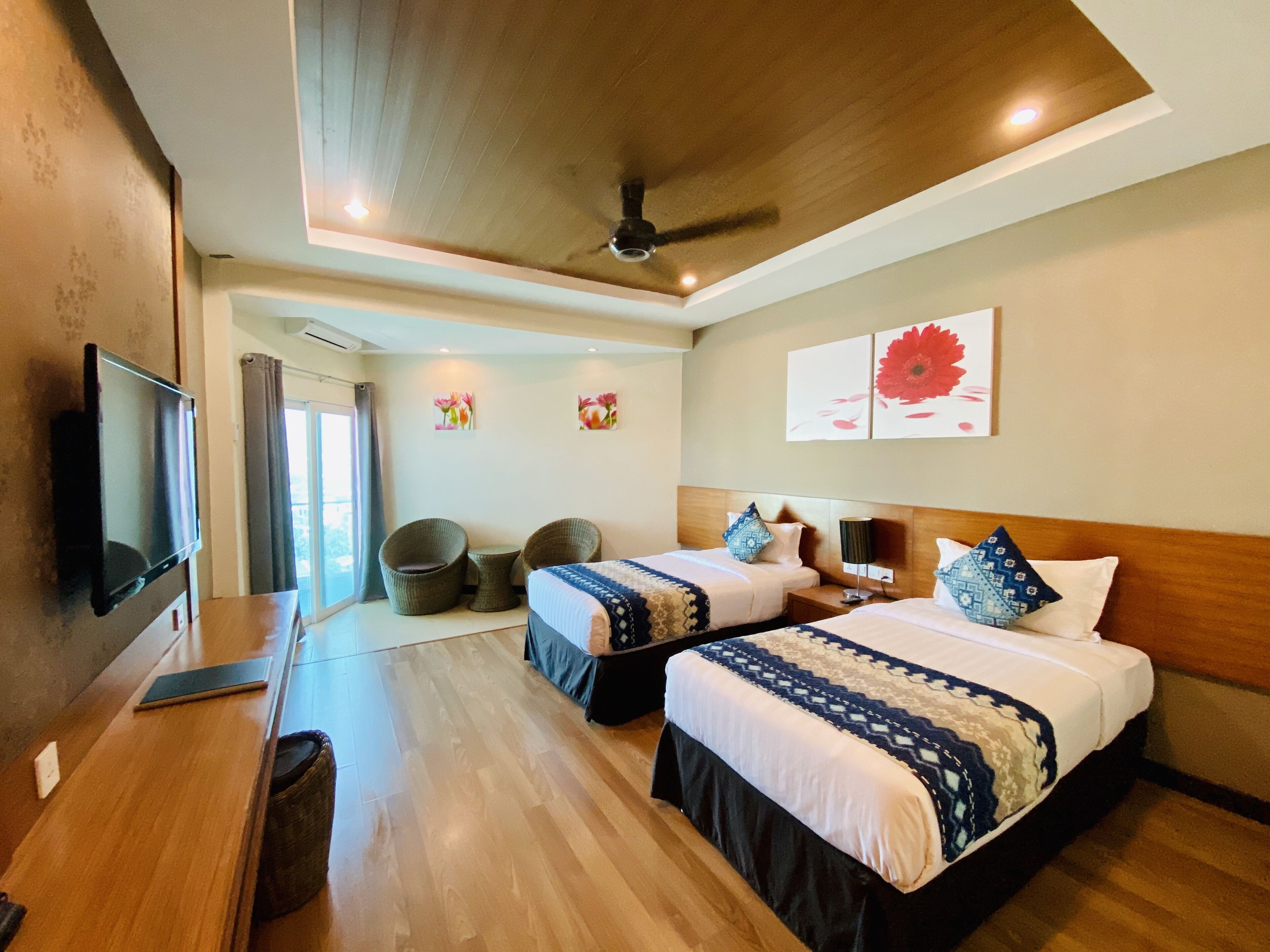 Free minibar, in-room safe, desk, blackout drapes