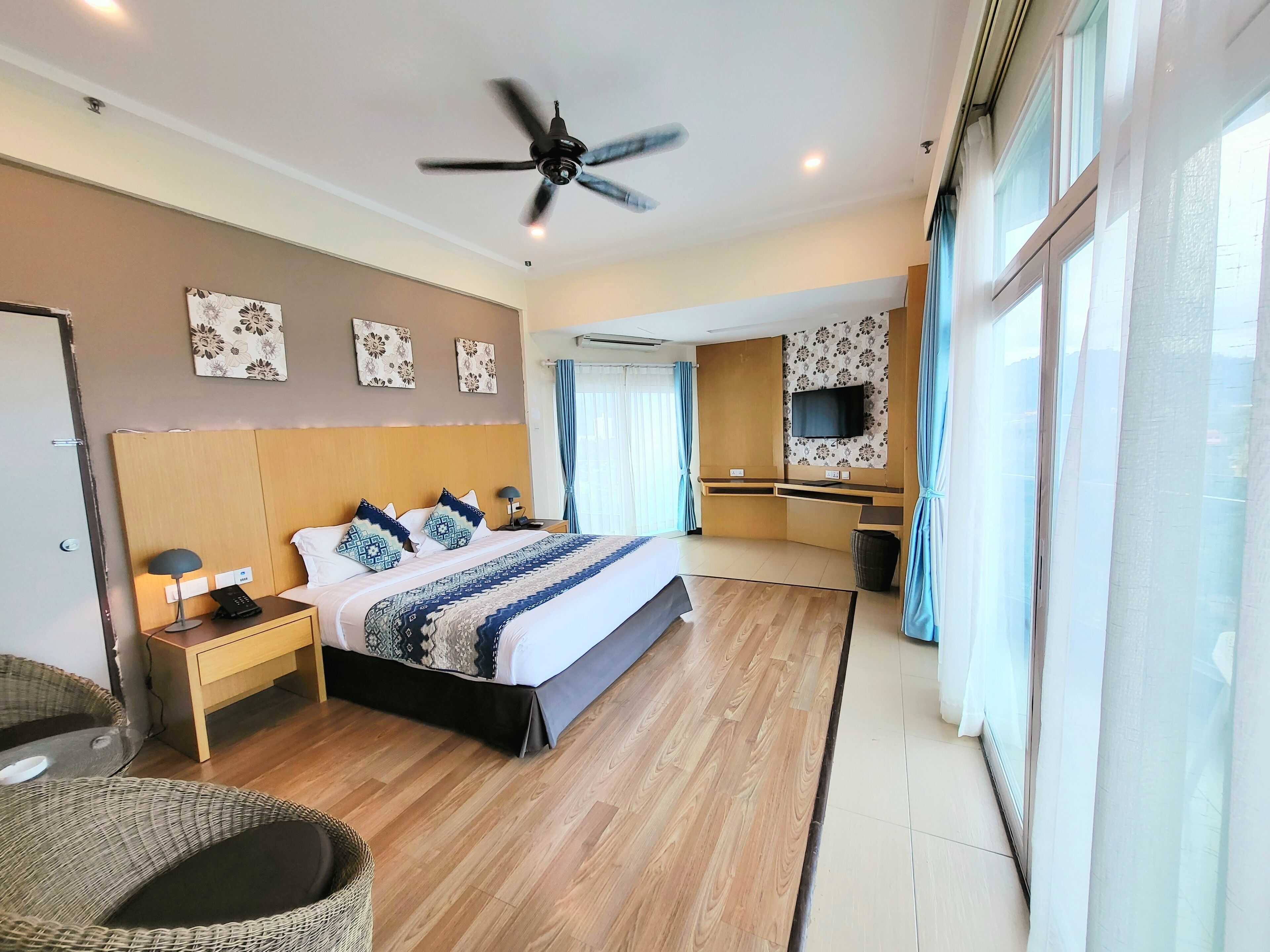 Free minibar, in-room safe, desk, blackout drapes