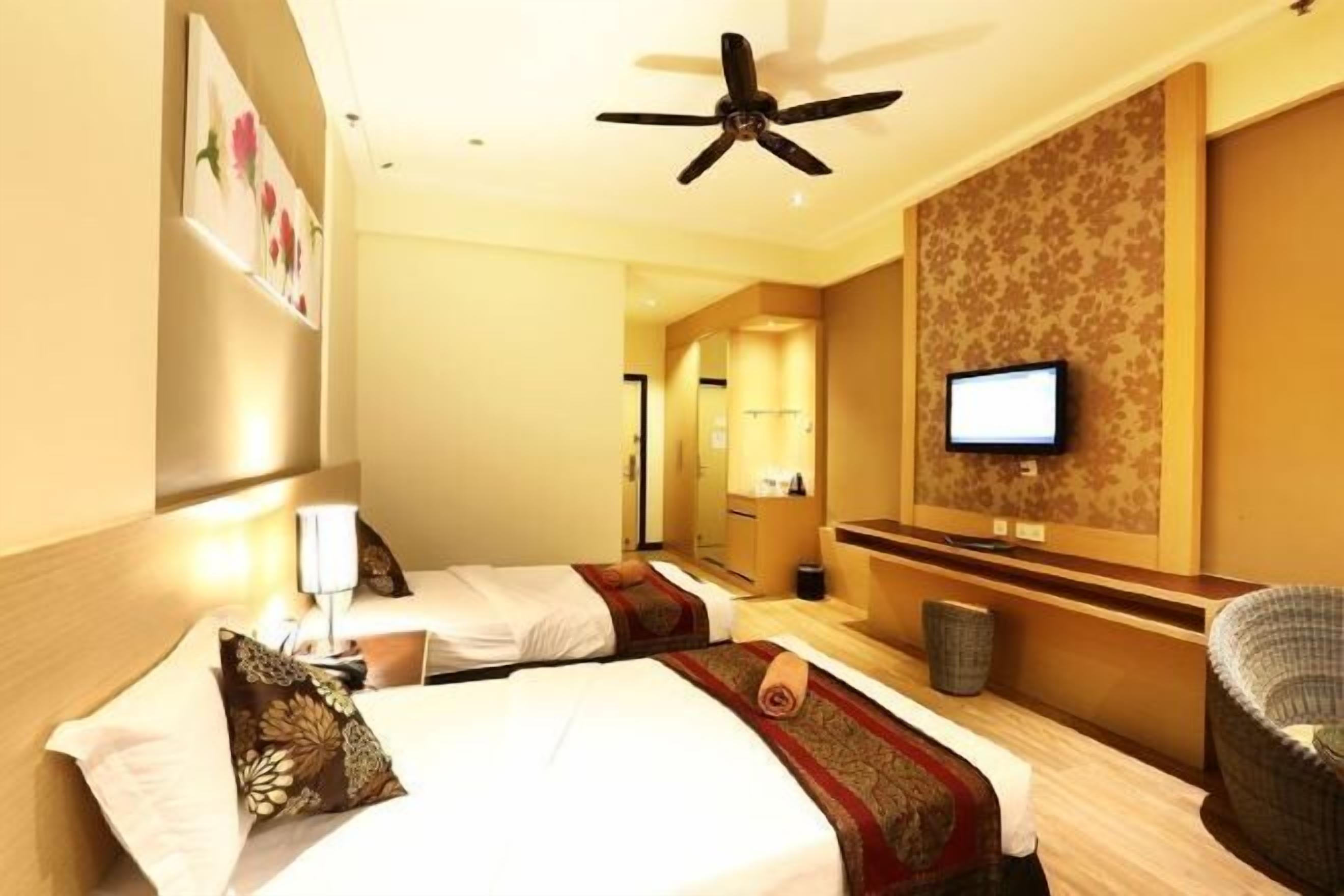 Free minibar, in-room safe, desk, blackout curtains