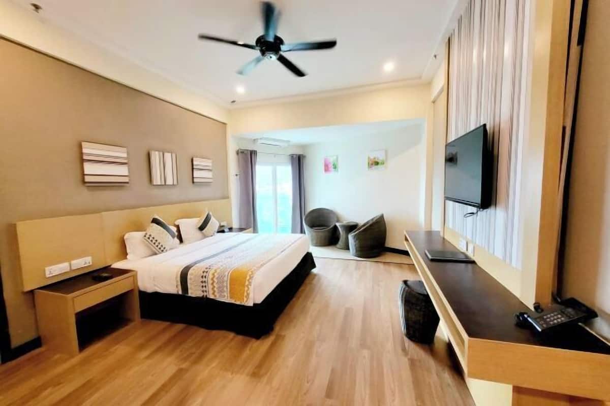 Minibar (free items), in-room safe, desk, blackout drapes