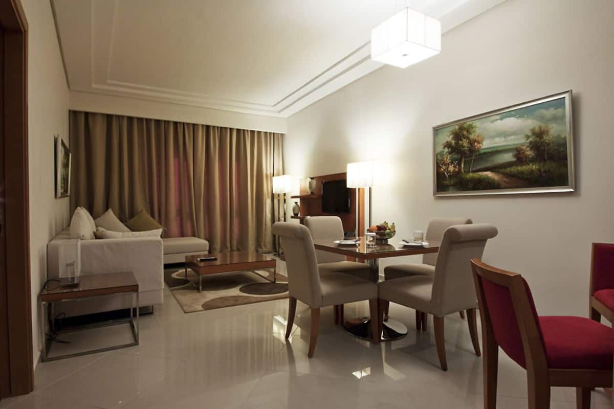 Suite, 1 soverom | Oppholdsrom | LCD-TV