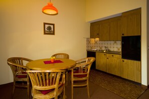 Private kitchen - Aparthotel Monte Rosa (Taesch)