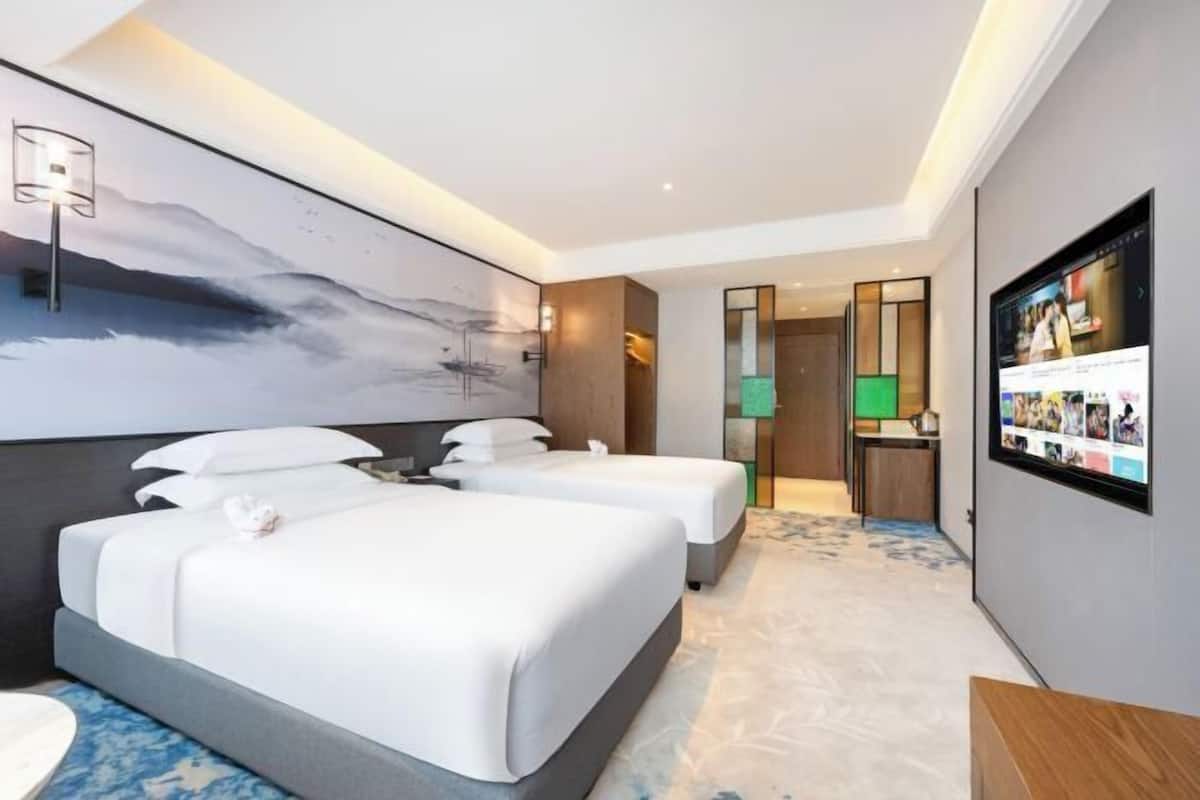 1 bedroom, premium bedding, minibar, in-room safe