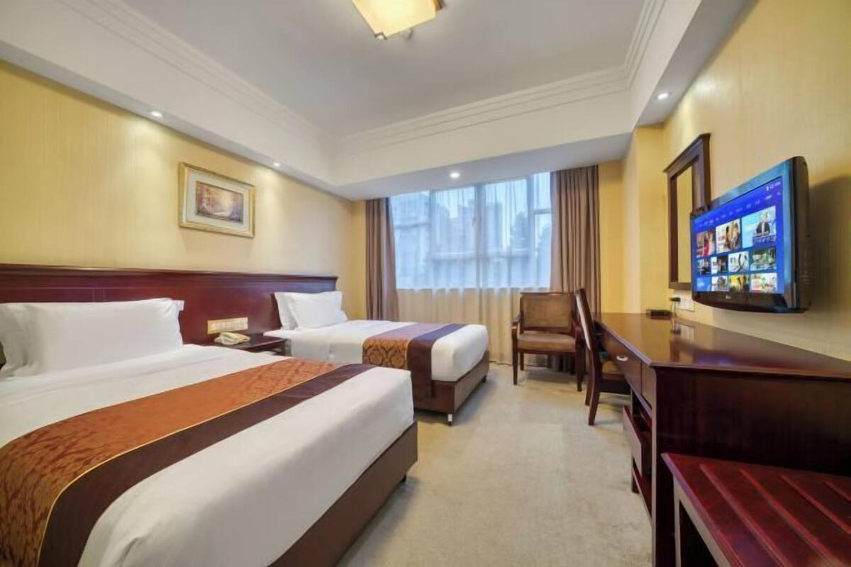 1 bedroom, premium bedding, minibar, in-room safe