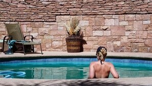 2 outdoor pools, pool umbrellas, sun loungers - Hotel Kimal (San Pedro de Atacama)