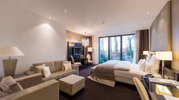 Junior Suite | Premium bedding, minibar, in-room safe, individually decorated