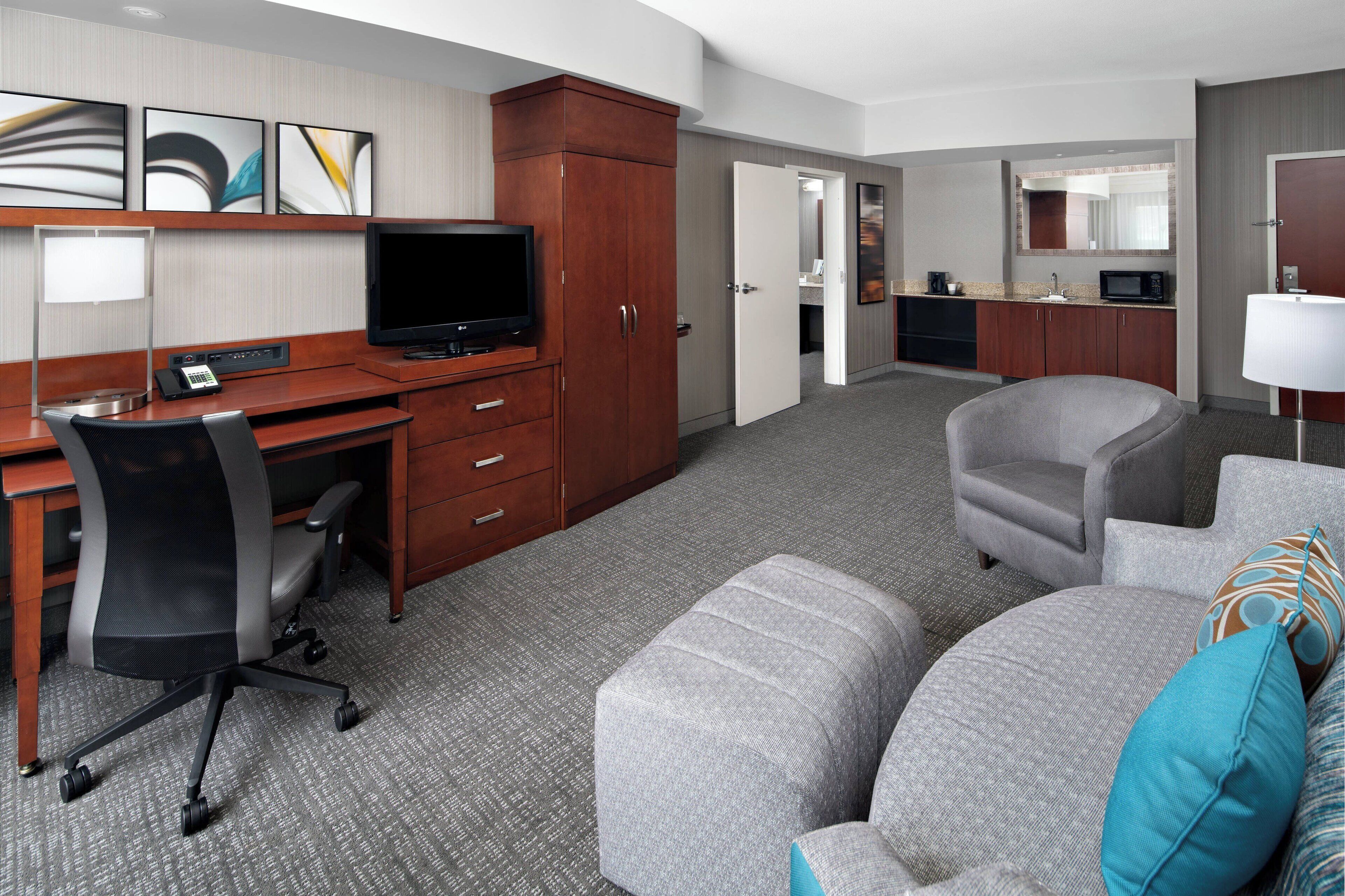 suite, 1 bedroom | in-room safe, desk, blackout curtains, iron/ironing board