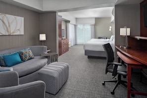 In-room safe, desk, blackout drapes, iron/ironing board - Courtyard by Marriott Raleigh North (Raleigh)